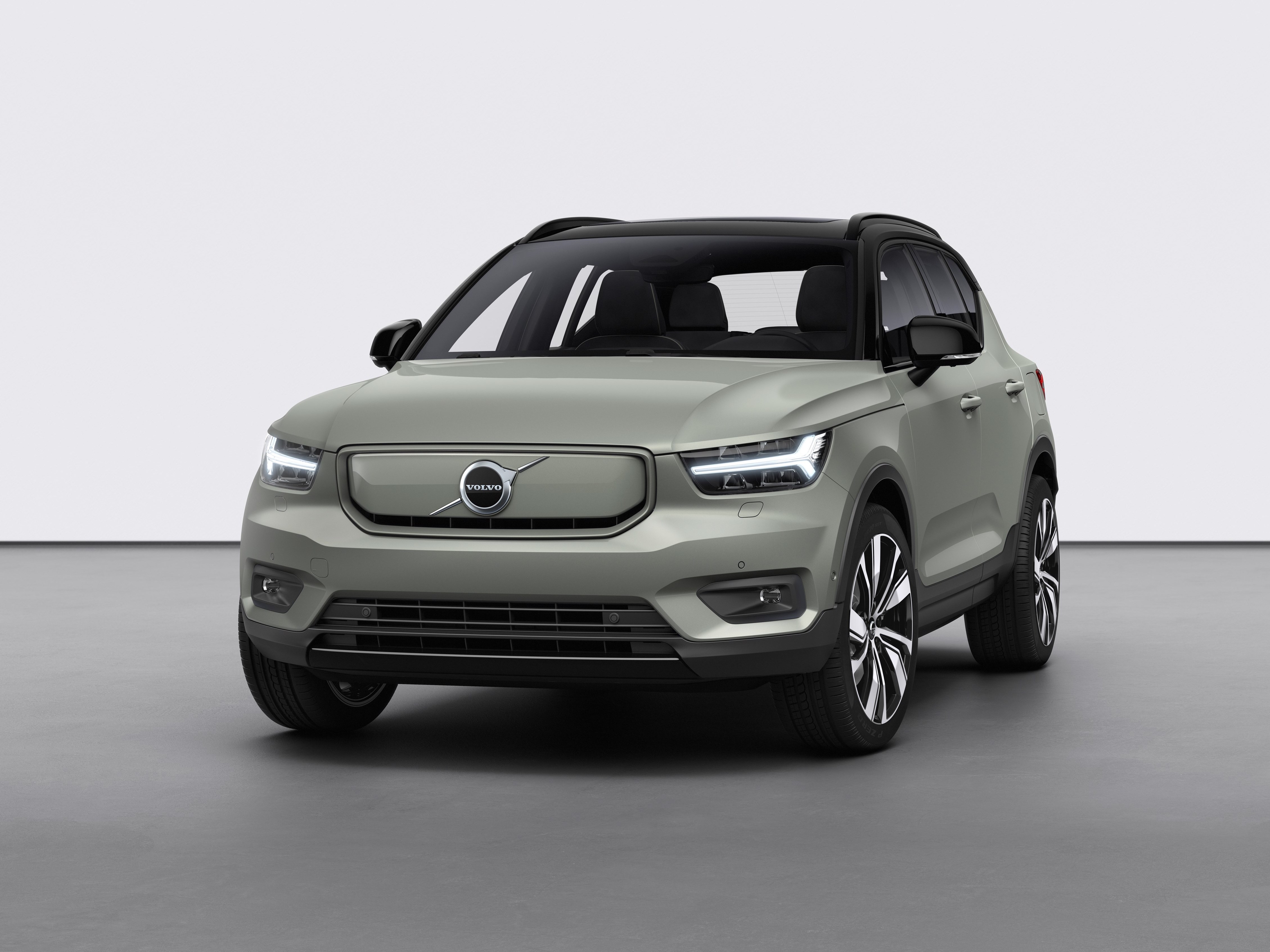 Volvo s XC40 Recharge Debut Electric Car To Bring Over 400km Range 
